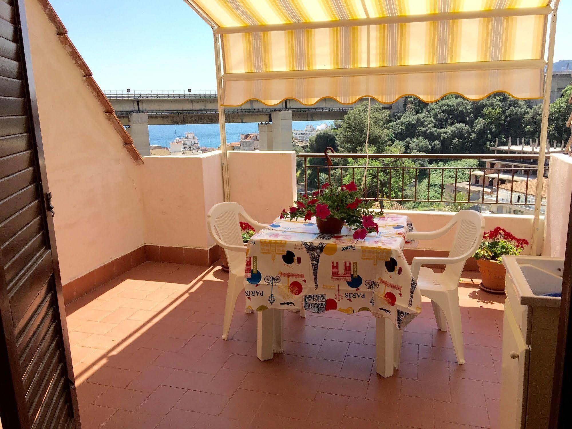 Casa Vacanza Da Rosa Letojanni Exterior photo