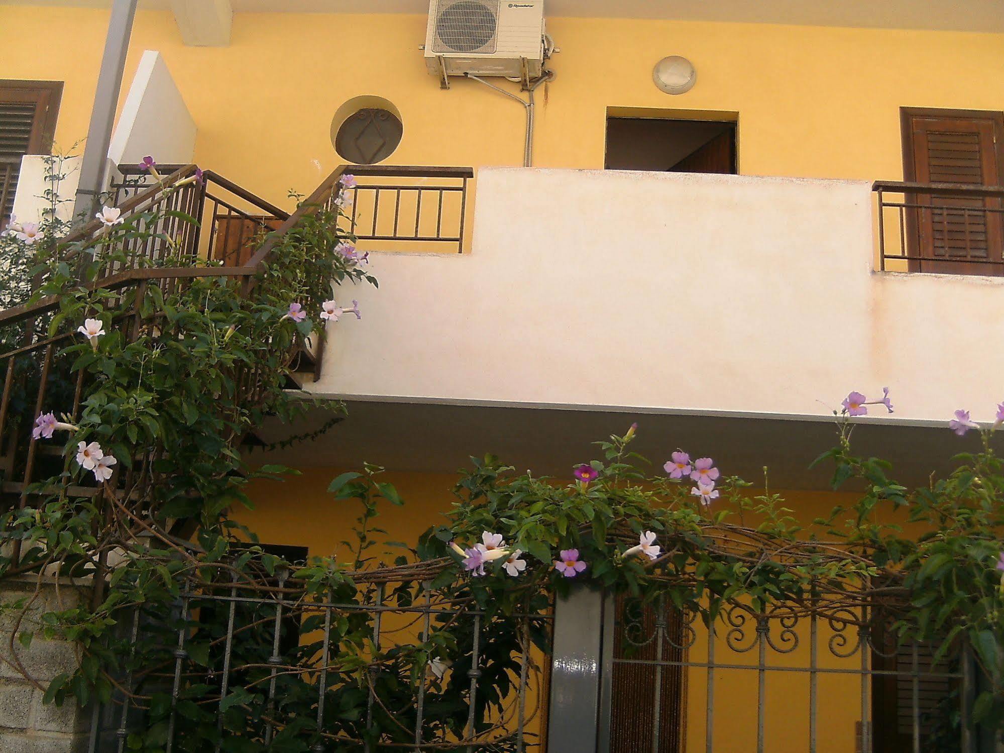 Casa Vacanza Da Rosa Letojanni Exterior photo